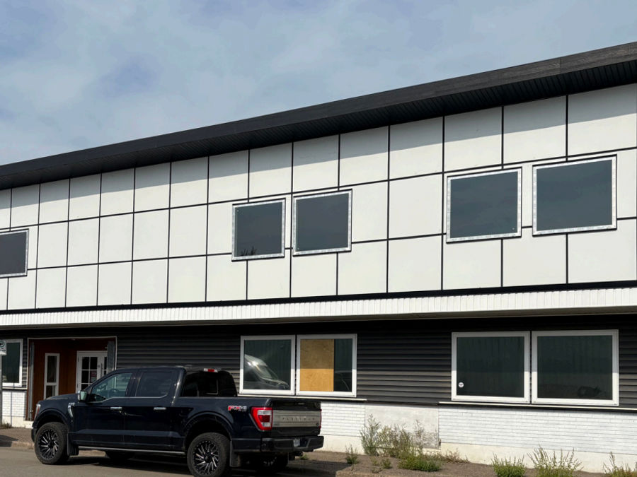 9754 sq ft Building For Sale